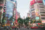 shinjuku2.jpg (51929 bytes)